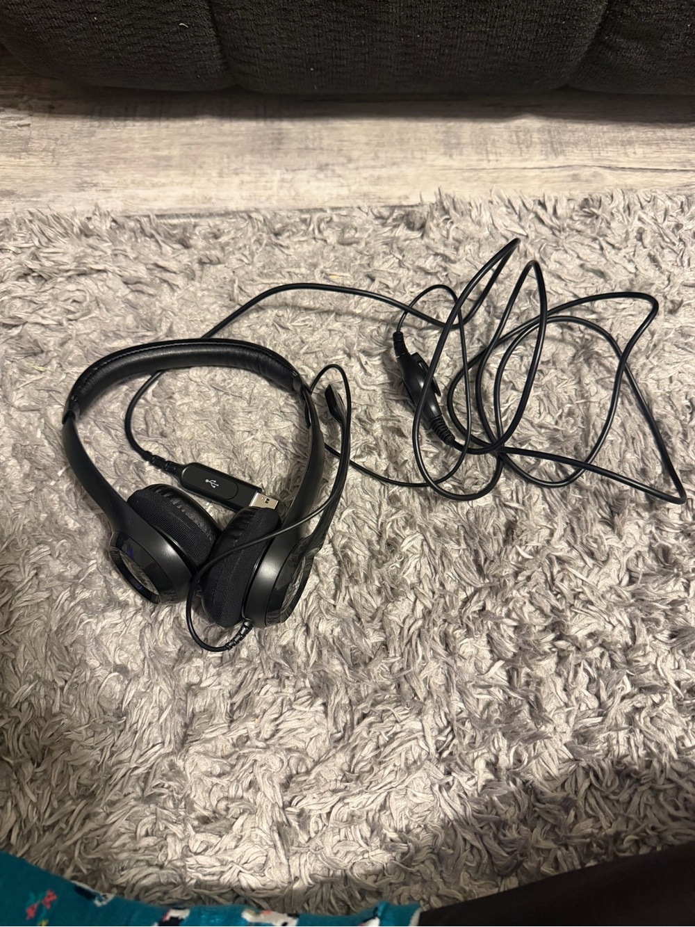 Logitech H390 headphones